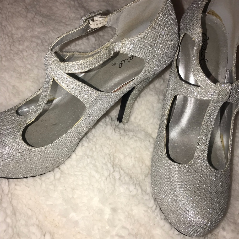 Silver heels 🌟